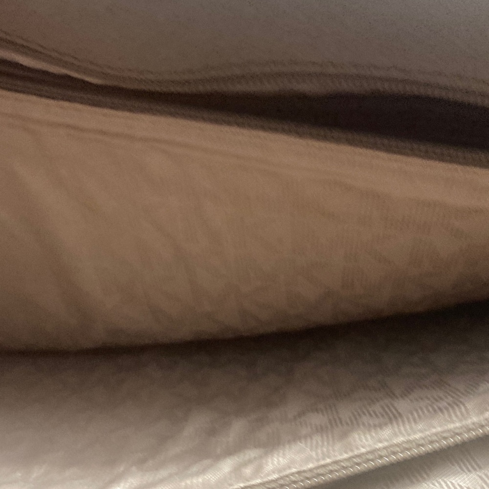 Geniune  MICHAEL by Micheal Kors Large Jet Set  Tote  with multiple organizers! - Picture 16 of 17